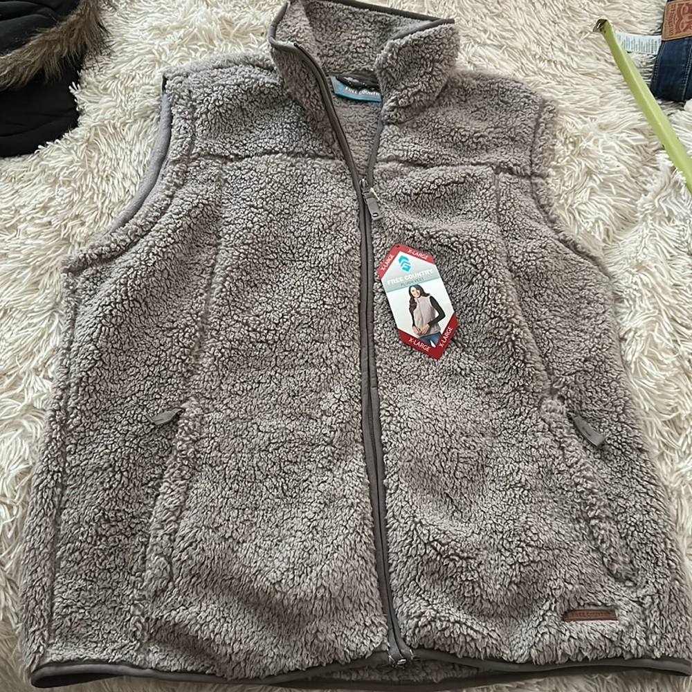 Woman’s XL free country fleece vest